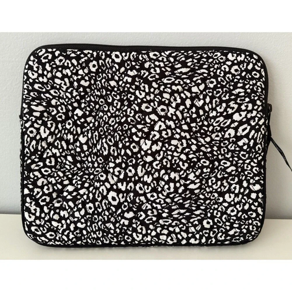 Vera Bradley Camo Cat Zippered iPad Tablet Sleeve Black & White Padded EUC